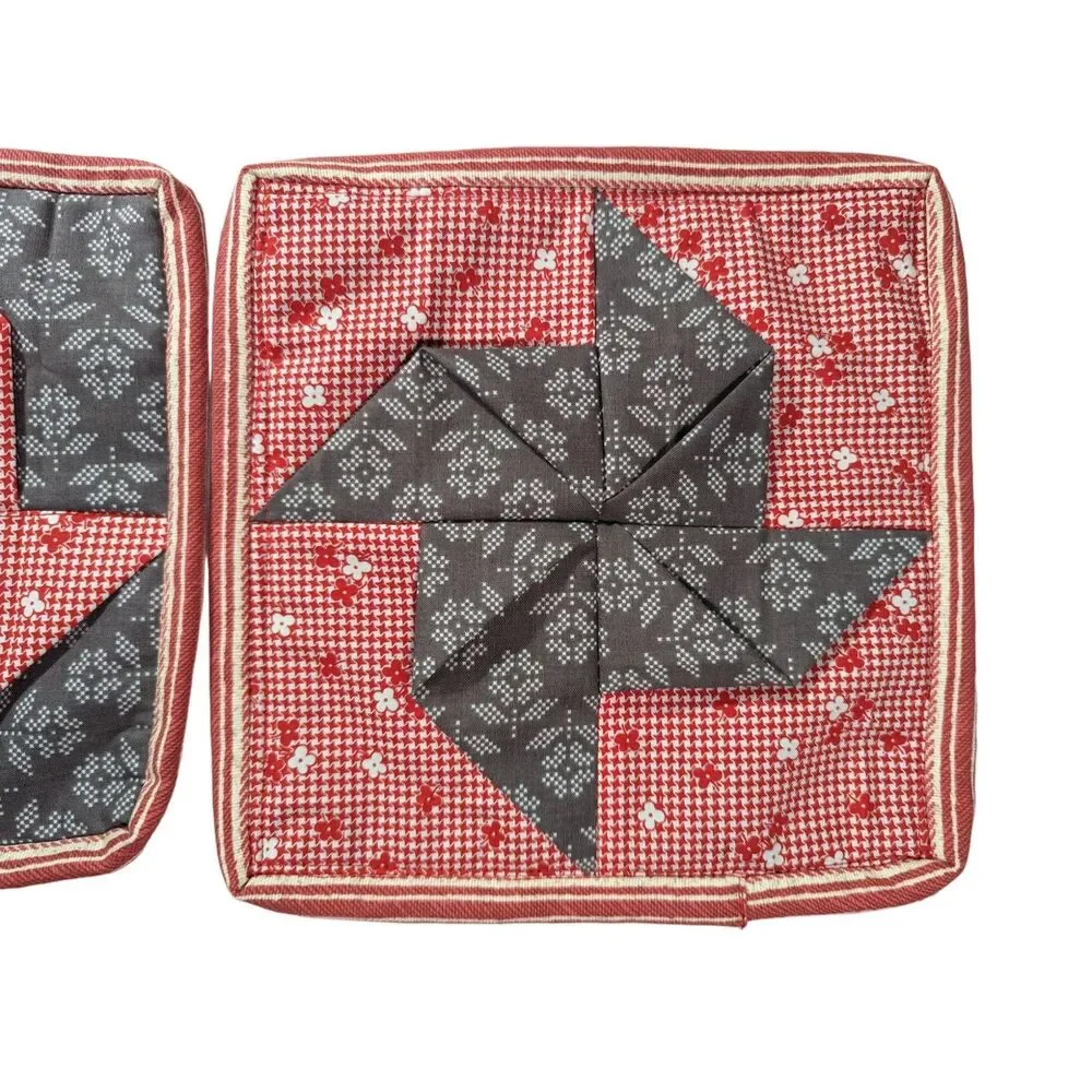 Pinwheels Potholders Rooster Stripes 2-Pc Red Gray White Cotton Poly 9 x 9-inch